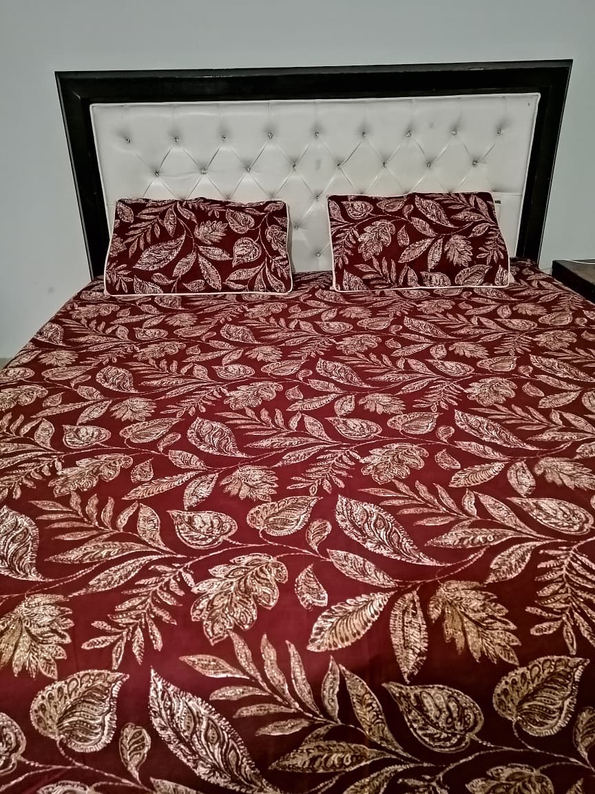 Double/Single Bed Sheet Set | Maroon & Golden Leaf Print Design | Premium Quality Bed Cover with 2 Pillow Covers