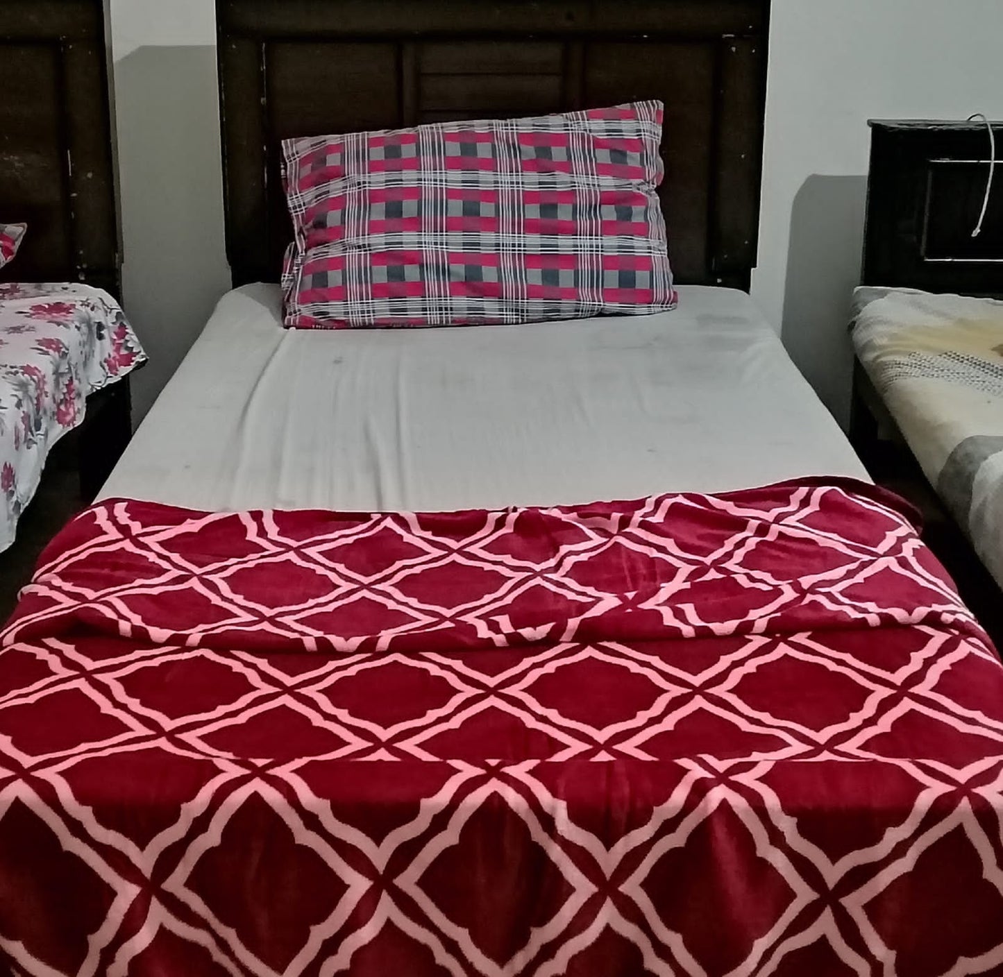 Single Bed Blanket Soft Fleece – Warm Lightweight Winter Blanket for Kids & Adults